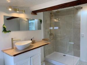 Ванная комната в Maison spacieuse et calme, idéal famille