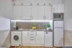 Kuchyňa alebo kuchynka v ubytovaní BBarcelona Sagrada Familia Garden Apartment