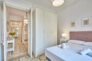 Posteľ alebo postele v izbe v ubytovaní BBarcelona Sagrada Familia Garden Apartment