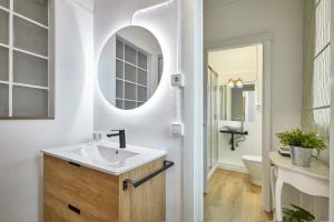 Kúpeľňa v ubytovaní BBarcelona Sagrada Familia Garden Apartment + 14 fotografií