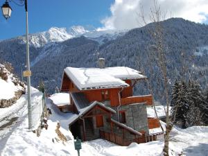 a cabin in the snow with mountains in the background at 4 6 pers holiday appartment near center of Champagny in Le Villard