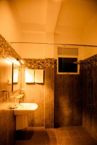 a bathroom with a sink and a shower at Sharta Yala in Tissamaharama