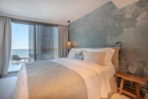 Ein Bett oder Betten in einem Zimmer der Unterkunft Blu Mare Hotel