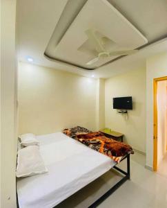 Voodi või voodid majutusasutuse SPOT ON Shri Dadaji Guest House And Hotel toas