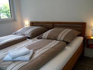 En eller flere senge i et værelse på Holiday home on the island of Poel 3 bedrooms 2 bathrooms sauna