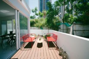 En balkon eller terrasse på Lapin Luxury Apartment By Nimizz