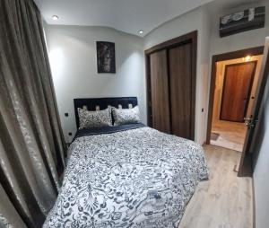 Millénium vip parc appartement客房内的一张或多张床位