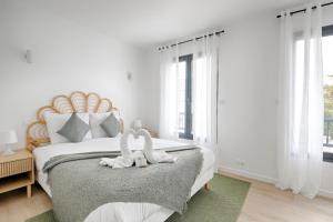 Säng eller sängar i ett rum på Maison Créteil - Maison climatisée avec jardin