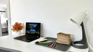 TV a/nebo společenská místnost v ubytování Diamond 2bed apartment with jacuzzi by the sea