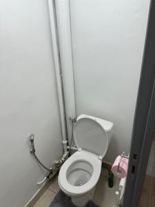 a bathroom with a white toilet in a stall at Chambre proche de paris métro 7 La Courneuve 3 in La Courneuve
