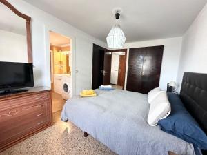 Posteľ alebo postele v izbe v ubytovaní NOG - La Nogalera, 2 dorm, 2 baños, Terraza, Piscina, Wifi