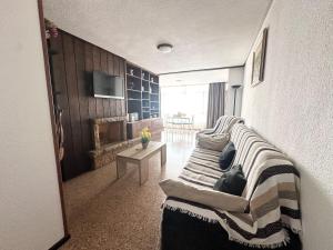 Televízia a/alebo spoločenská miestnosť v ubytovaní NOG - La Nogalera, 2 dorm, 2 baños, Terraza, Piscina, Wifi