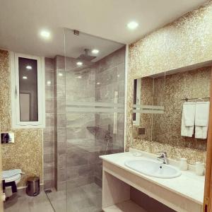 Koupelna v ubytování 3B Suites Boutique Hotel