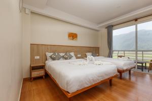 Rúm í herbergi á Samiyog Tourist Resort