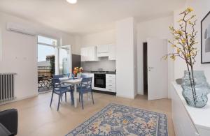 a kitchen and dining room with a table and chairs at Sve Suites Cagliari in Cagliari