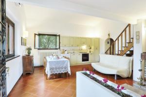 Kuchyň nebo kuchyňský kout v ubytování I Sicomori - Seme di Carota - Glamping e appartamenti con piscina a Saturnia