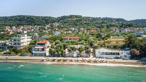Pemandangan dari udara bagi “Villa Chrysa” luxury house