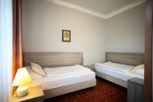 Postel nebo postele na pokoji v ubytování Hotel Paris