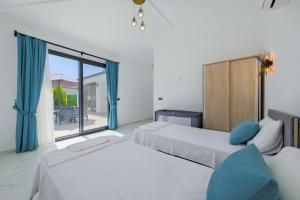 A bed or beds in a room at villa emir 2 Még 22 kép