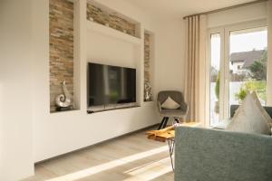 TV a/nebo společenská místnost v ubytování Ferienwohnung Schönblick