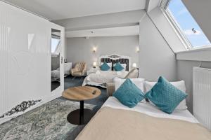 Łóżko lub łóżka w pokoju w obiekcie Hotel George Vienna