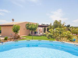 una imagen de una piscina frente a una casa en Ses Canyes - Apartment With Private Pool In Muro, en Playa de Muro