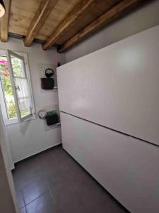 Кухня или мини-кухня в Ammos 2 - Seafront maisonette, Glyfo beach, Sifnos
