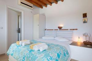 Кровать или кровати в номере Ammos 2 - Seafront maisonette, Glyfo beach, Sifnos