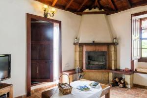 TV a/nebo společenská místnost v ubytování holiday home, Puntallana