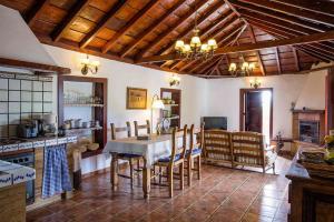 Kuchyň nebo kuchyňský kout v ubytování holiday home, Puntallana + 2 fotografie