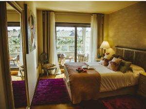 Ένα ή περισσότερα κρεβάτια σε δωμάτιο στο Villa in Sanxenxo with Sea View & Pool +34 φωτογραφίες