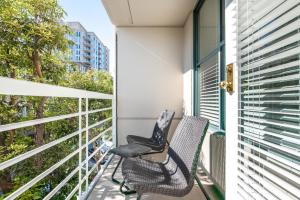 En balkong eller terrasse på South Beach 1br w spa lounge nr baseball park SFO-1665