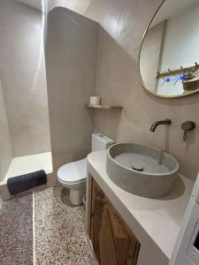 Ένα μπάνιο στο La confidentielle Centre ville Arles Terrasse