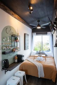 una camera da letto con un grande letto con due sgabelli di The Tiny Room on the lake a Rathmines