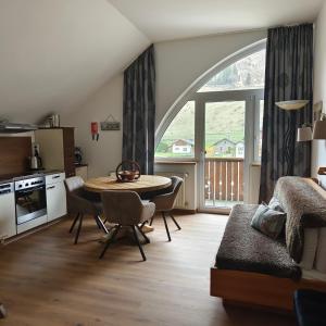 Kuchyň nebo kuchyňský kout v ubytování Appartements Alpengarten
