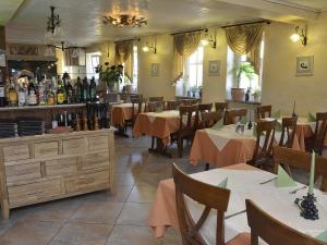 En restaurant eller et spisested på Hotel Restaurant La Corona
