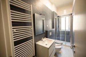 Phòng tắm tại Nuovissimo Loft in Zona Corvetto (M3)