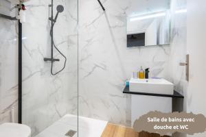 a bathroom with a shower and a toilet and a sink at THYM * Cosy * Fibre * Confort in La Destrousse
