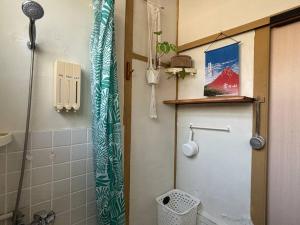 月光寶盒旅店 Moonlight Hostel的一间浴室