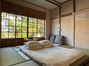 月光寶盒旅店 Moonlight Hostel客房内的一张或多张床位