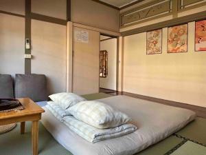 月光寶盒旅店 Moonlight Hostel客房内的一张或多张床位