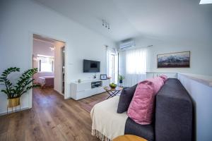 TV a/nebo společenská místnost v ubytování Apartments Mariana