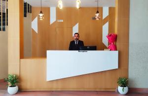 Lobby o reception area sa The Amur Falcon Inn & Resorts