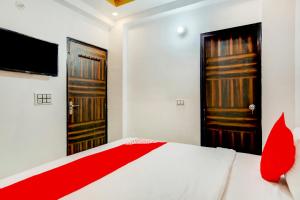 a bedroom with a bed and two wooden doors at OYO Royal Hotel in Ghaziabad