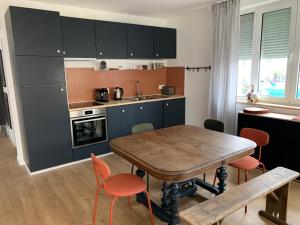 Kuchyň nebo kuchyňský kout v ubytování MAGNIFIQUE duplex pour 6 personnes aux portes de Paris