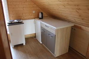 Küche/Küchenzeile in der Unterkunft Poilsis pas Rūtą