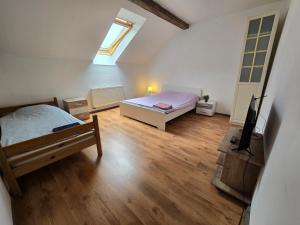 Postel nebo postele na pokoji v ubytování Apartments Žižkov a