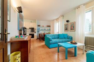 a living room with a blue couch and a table at Lunas Apartment by Wonderful Italy in Bellagio