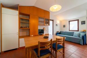 a kitchen and living room with a table and a couch at Marigold Apartment by Wonderful Italy in Bellagio