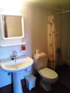 A bathroom at To Ellinikon